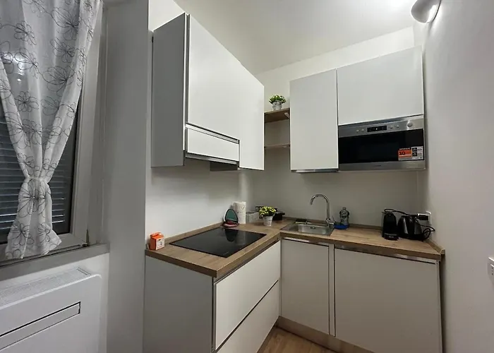 Metro Piazza Repubblica, 8 Min Walk To Station * Milan