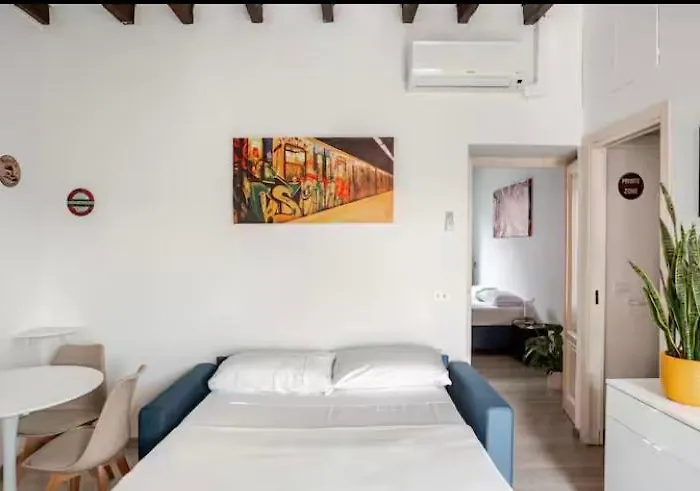 Stylish Flat Near Duomo - Metro 50 M - 4 Guests