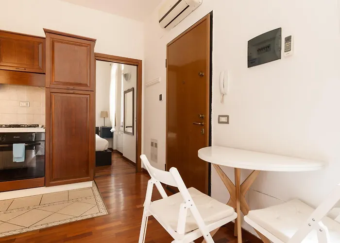 Guesthost - M5 Isola Comfy Apartment *