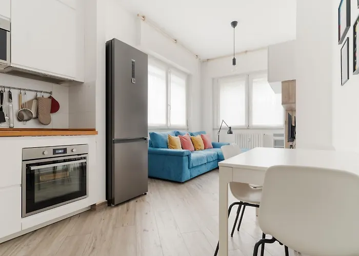 Guesthost - Lovely Flat Near Frattini M4 Mediolan