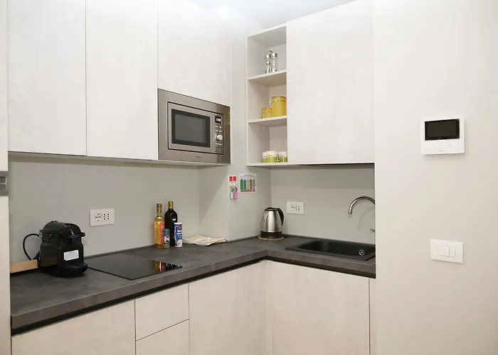 Elegante E Luminoso In Zona Navigli Appartement *