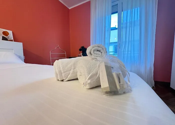 Wood Essence - Authentic Large -city Center Apartment Mailand