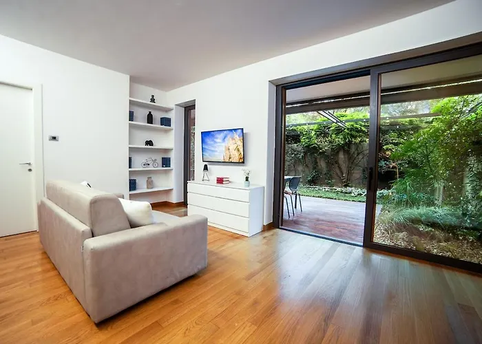 One-bedroom Unit G With Garden Apartment Milan