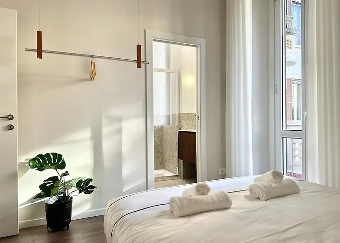 Lejlighed Designer Apartment, Entire Home, 2 Bathrooms, For Families, Groups *