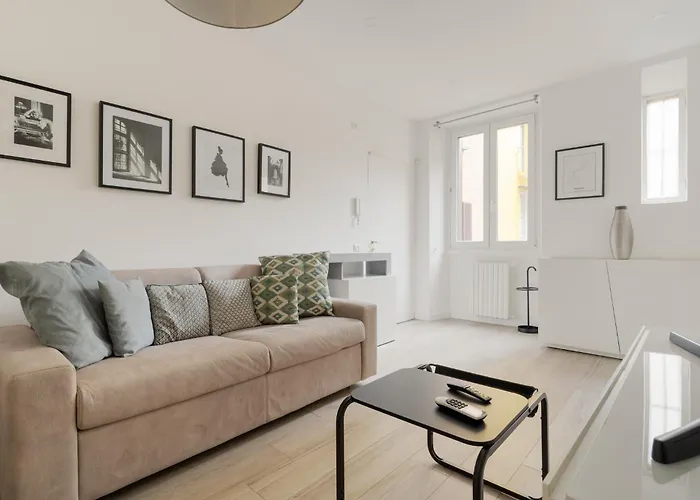 Guesthost - Bright Flat Near Stazione ميلان