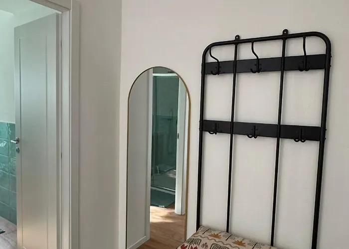 Modern And Bright Two-room Above The M3 Metro מילאנו