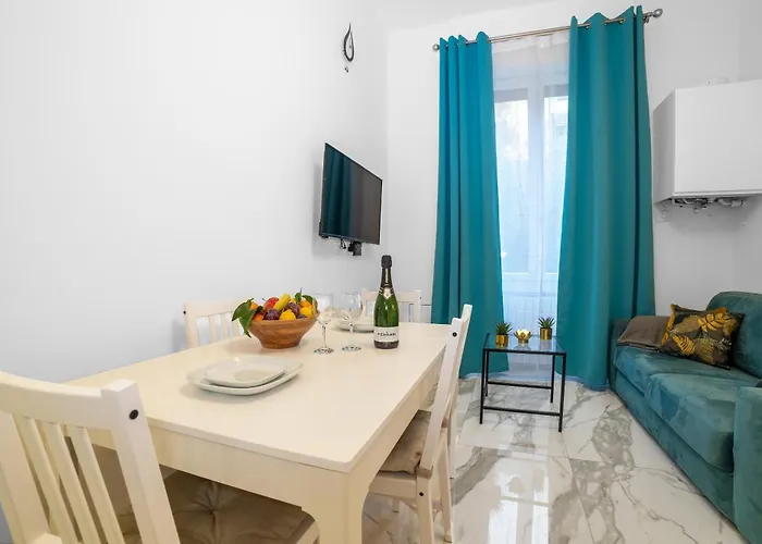 Bright '46' Cosy And Apartament *