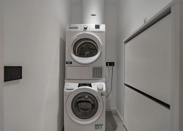 9 Min Walk From Porta Nuova, Design And Elegance Apartman *