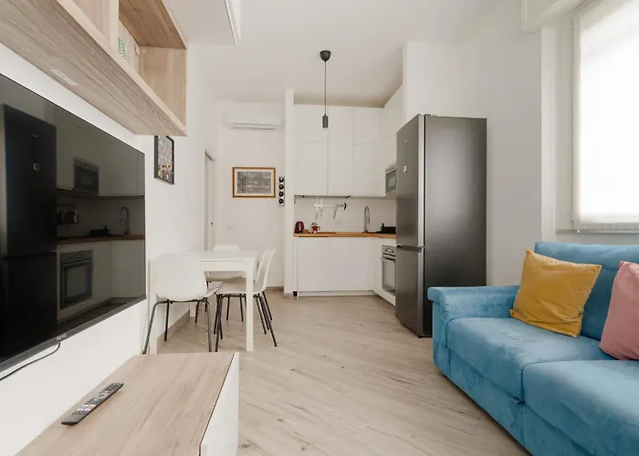 Apartment Guesthost - Lovely Flat Near Frattini M4 *