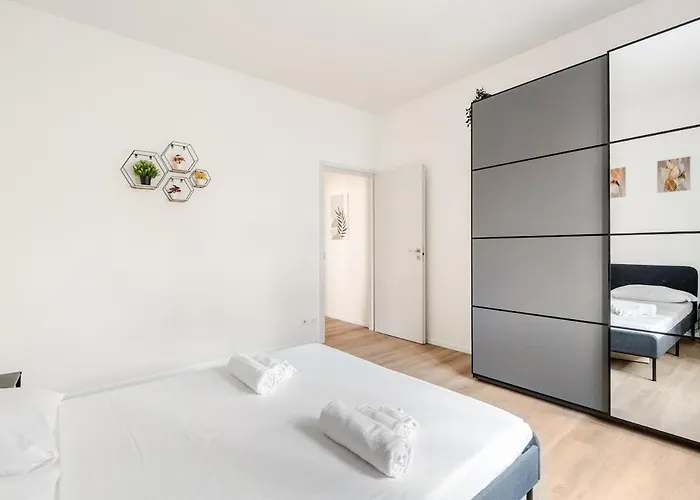 Moderno Vicino Metro M5 *