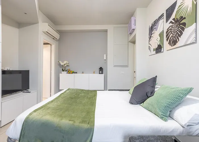 Navigli Bilocale Moderno Con Balcone Sul Giardino Apartmán Milán