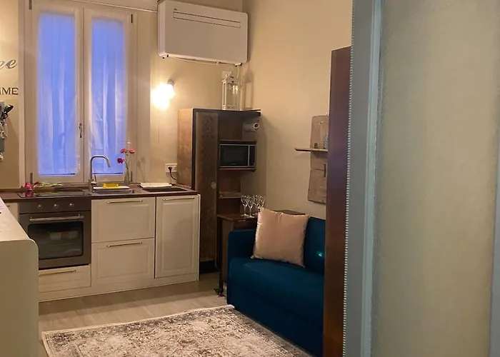 Charm Two-room Bocconi Navigli Darsena アパート ミラノ