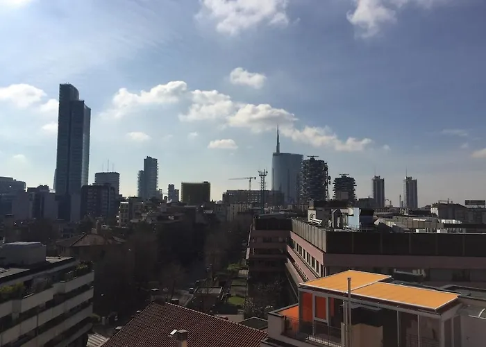 Lovely Very Near Zara Metro Station M3m5 דירה *