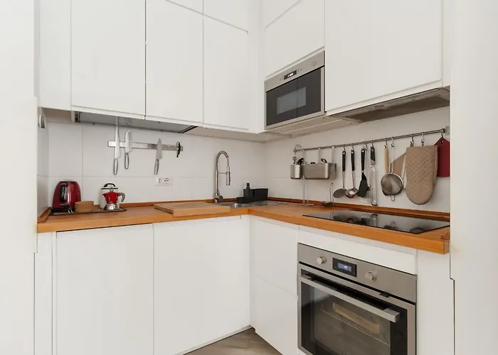 Guesthost - Lovely Flat Near Frattini M4 Mediolan