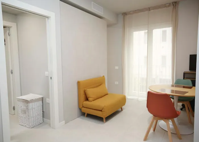 Elegante E Luminoso In Zona Navigli Appartement