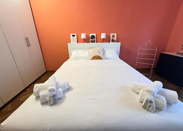 Wood Essence - Authentic Large -city Center Apartment Mailand