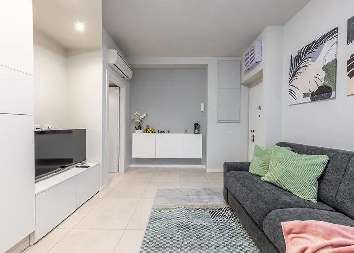 Navigli Bilocale Moderno Con Balcone Sul Giardino Apartmán Milán