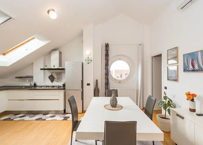 Romantic Navigli Attic Free Garage 255 X 520 Cm 아파트 *