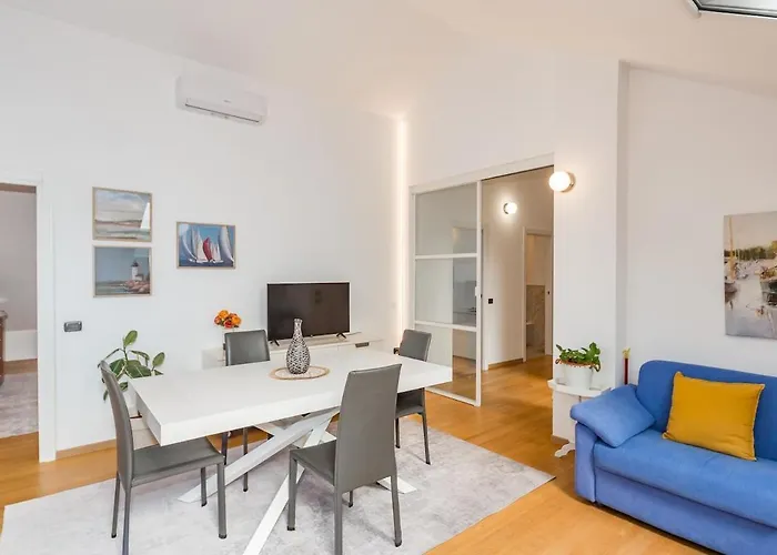 Romantic Navigli Attic Free Garage 255 X 520 Cm