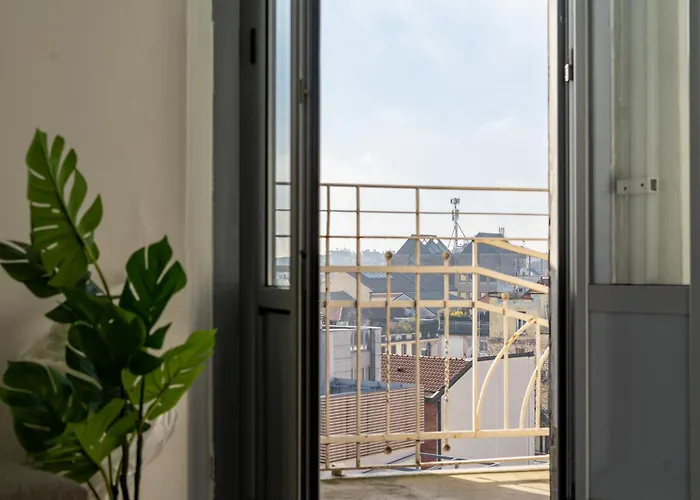 Skyline View Loft - Chinatown & Garibaldi *