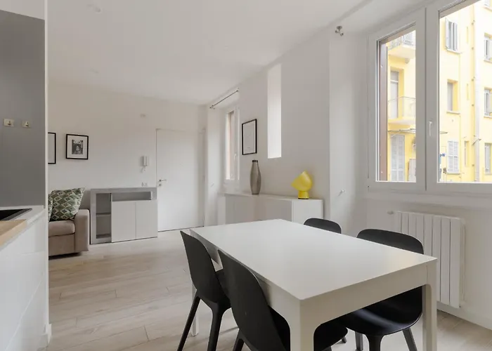 شقة Guesthost - Bright Flat Near Stazione ميلان