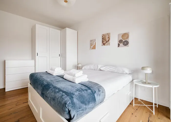 Just Urban - Bright 2br With Terrace 10 Min M4 To Duomo Милан
