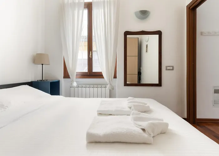 Guesthost - M5 Isola Comfy Milan