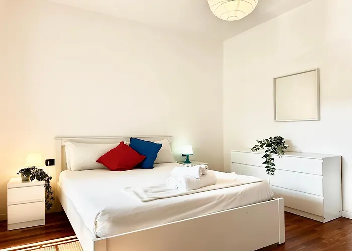 Peaceful Oasis With Balcony And Parking, Apartment Mailand