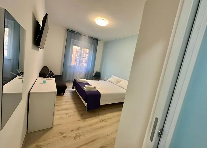 Apartament Lucania Azzurra Apartment, Elegante E Confortevole, Con Metro M3 Sotto Casa, Collegamento Diretto A Duomo Di E Stazione *