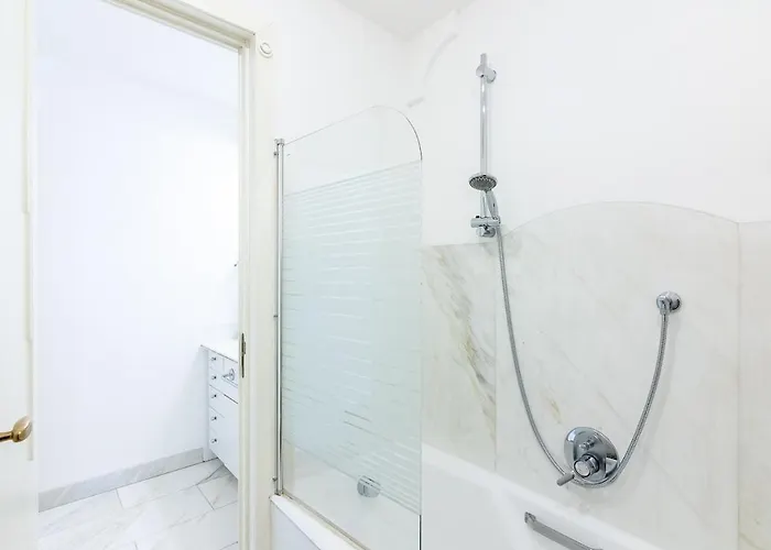 דירה Luxurious - Wifi & Ac Free *