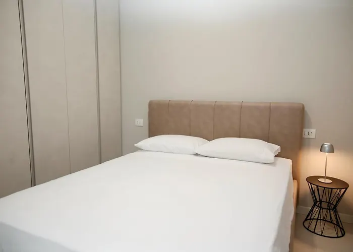 Elegante E Luminoso In Zona Navigli Appartement *
