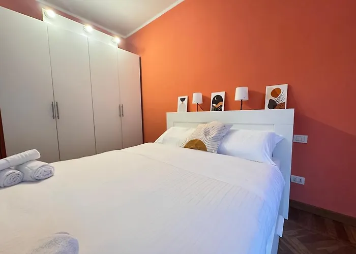 Wood Essence - Authentic Large -city Center Apartment Mailand