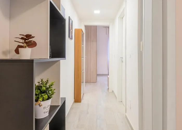 Monte Ceneri, 71 - Modern, Comfortable And Well-connected 公寓 *