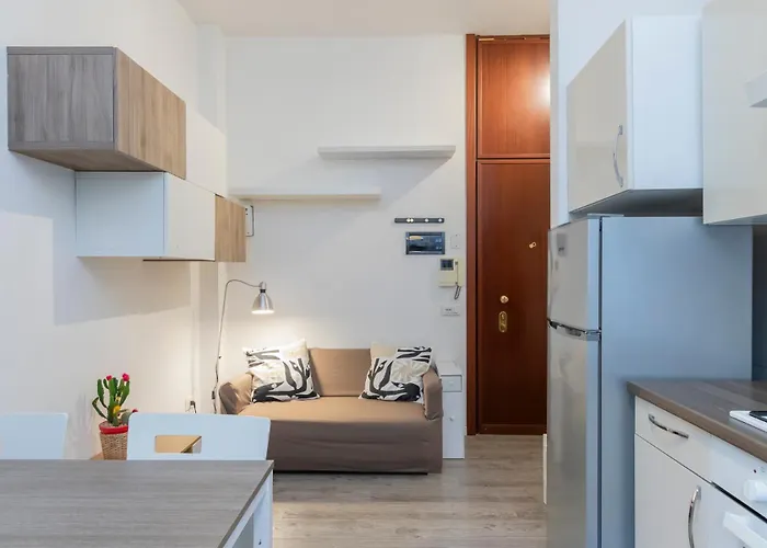 Comfortable Two-room Porta Romana M3 דירה *