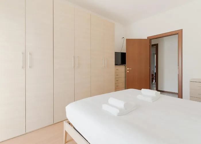 Guesthost - Bright Comfy Милан