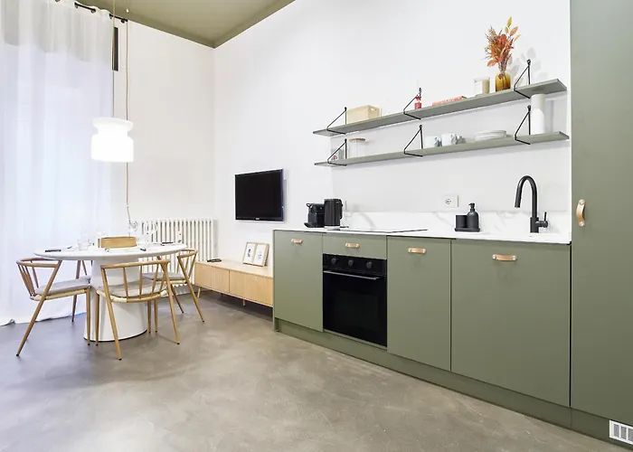 Appartement Design With Private Street Entrance *