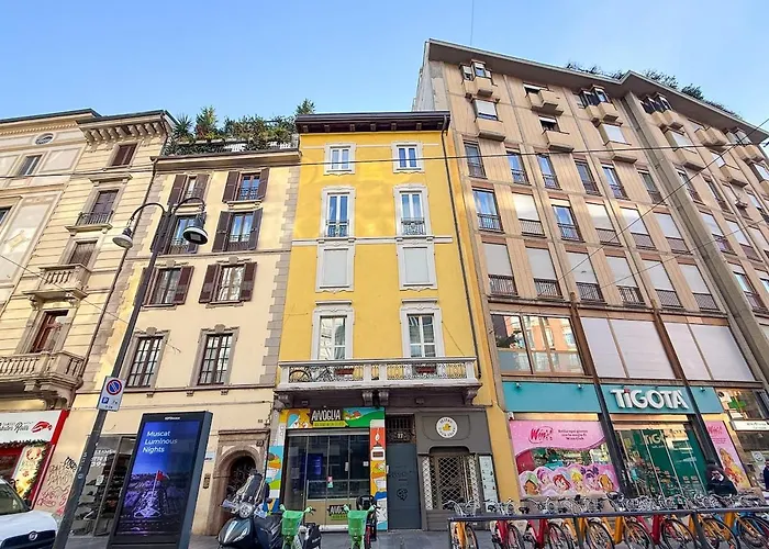 Via Torino Heart -apartment In The Heart Of Apartament Mediolan