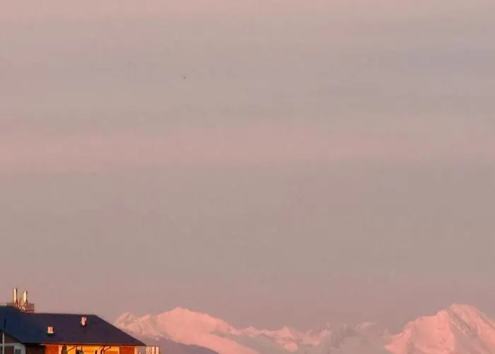 Bright And Spacious In Appartamento