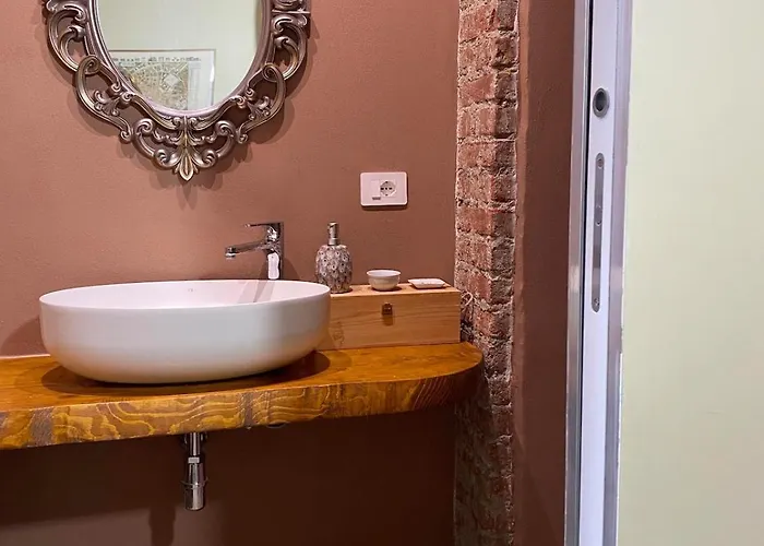 Charm Two-room Bocconi Navigli Darsena アパート ミラノ