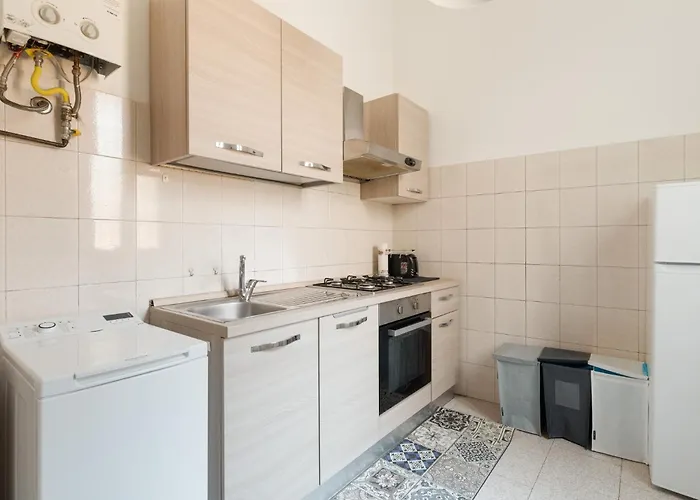 Guesthost - Morazzone Bright And Cozy Design Flat شقة
