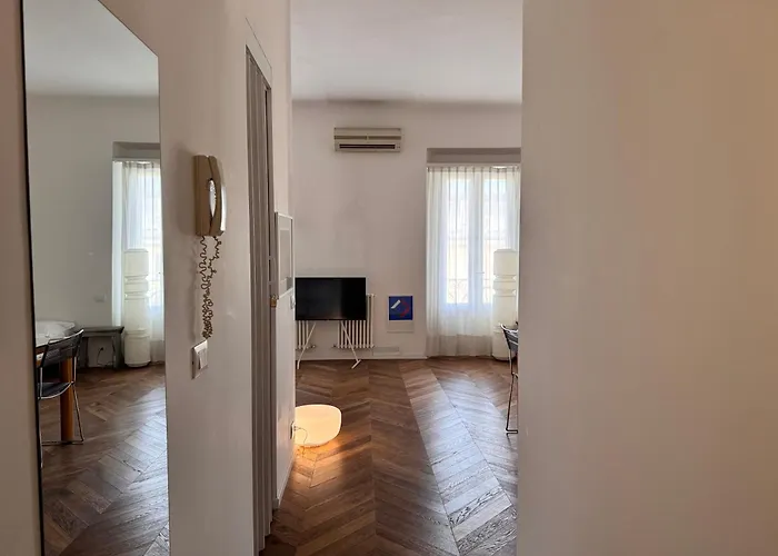 Pergolesi Nest - Authentic - Station * ميلان