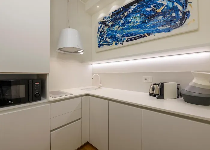 Gian Giacomo Mora, 13 Raffinato Monolocale In Centro Milan