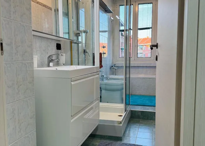 Corner House Милан