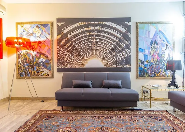 - Spacious And Bright Apartment, Elegant Area Milano