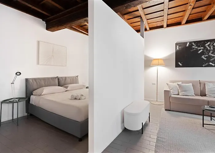 Corso Magenta Historic Apartment