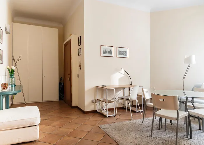 Youhosty - Compagnoni 8 * Милан