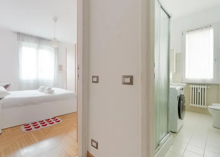 Guesthost - Cozy Flat Near Gorla M1 * Milán
