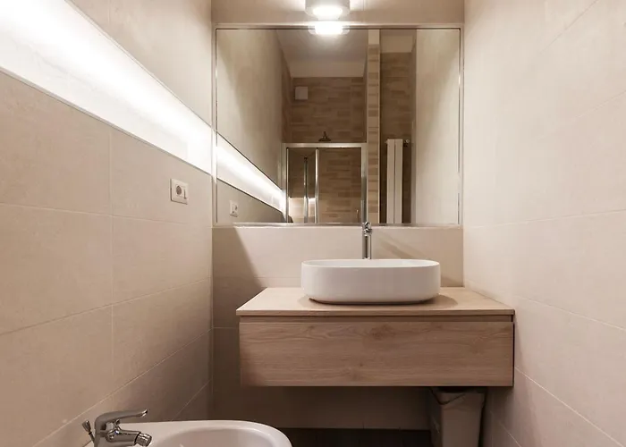 Youhosty - With Ac, Metro Stop Apartment Mailand