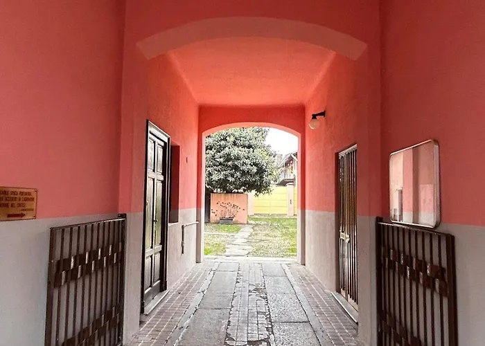 Cozy Near Dergano Metro Station Milánó