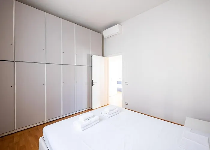 Elegant 3br 15 Min Walk To The Duomo, 2 Min To Sempione Milan